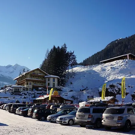 Lägenhetshotell Am Huegel 3*
