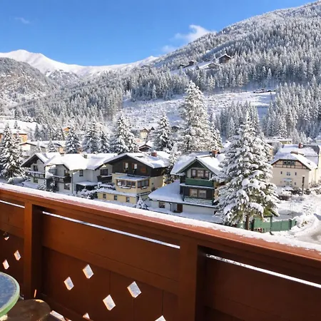 Am Huegel Lägenhetshotell 3*