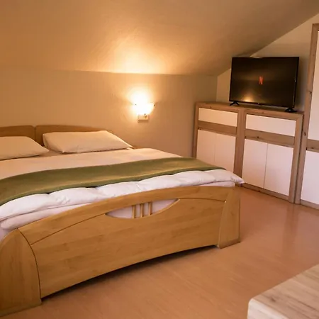 Am Huegel Lägenhetshotell 3*