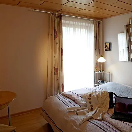 Lägenhetshotell Am Huegel 3*